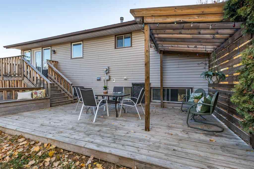 MLS® A2265672 - 516 Sissons Crescent SE in SE Southridge Medicine Hat, Residential
