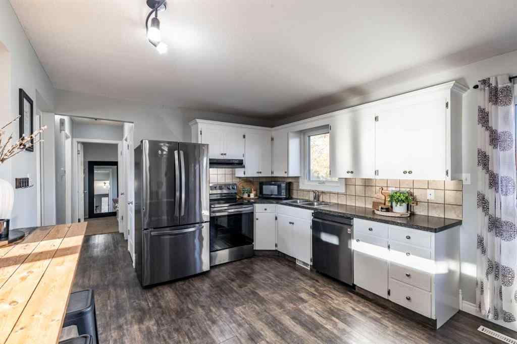 MLS® A2265672 - 516 Sissons Crescent SE in SE Southridge Medicine Hat, Residential