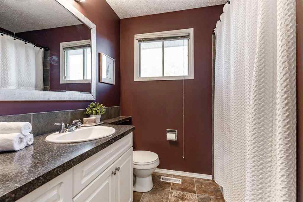 MLS® A2265672 - 516 Sissons Crescent SE in SE Southridge Medicine Hat, Residential