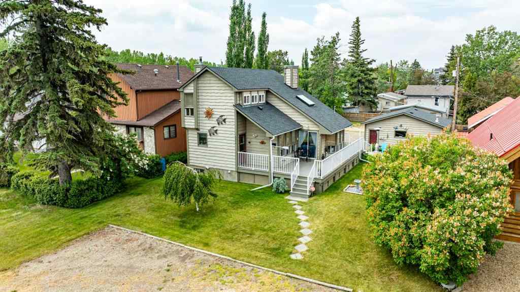 MLS® A2265675 - 5014 43 Street  in Cottage Area Sylvan Lake, Residential