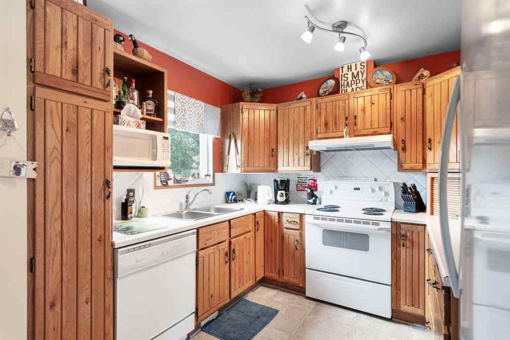 MLS® A2265675 - 5014 43 Street  in Cottage Area Sylvan Lake, Residential