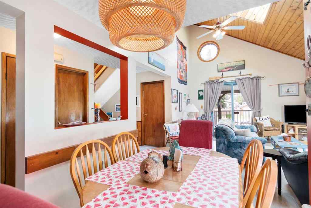 MLS® A2265675 - 5014 43 Street  in Cottage Area Sylvan Lake, Residential