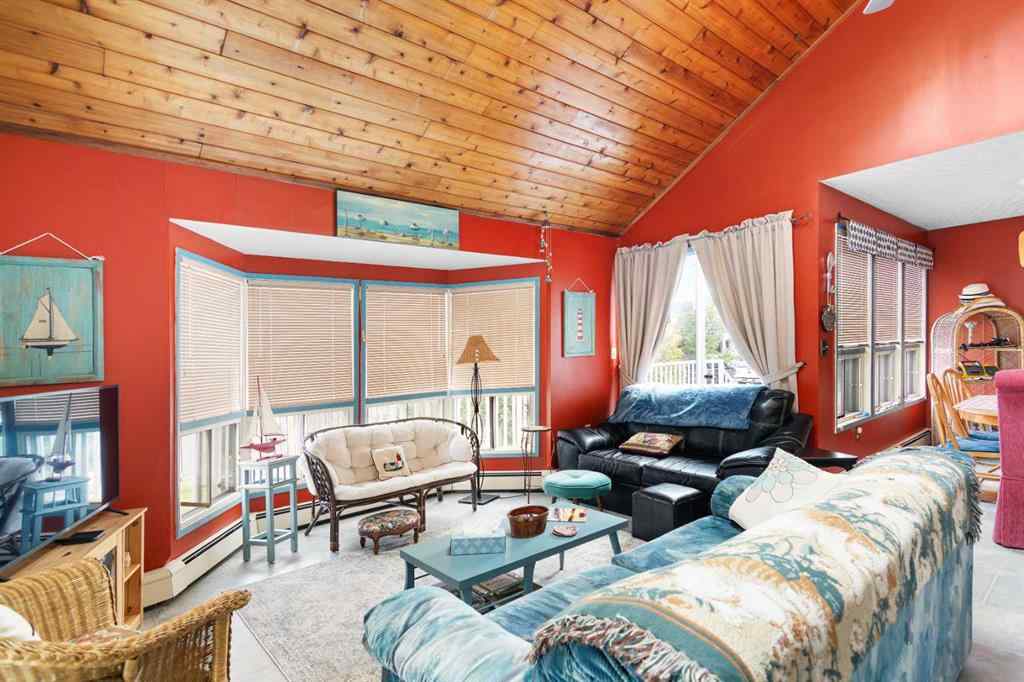 MLS® A2265675 - 5014 43 Street  in Cottage Area Sylvan Lake, Residential