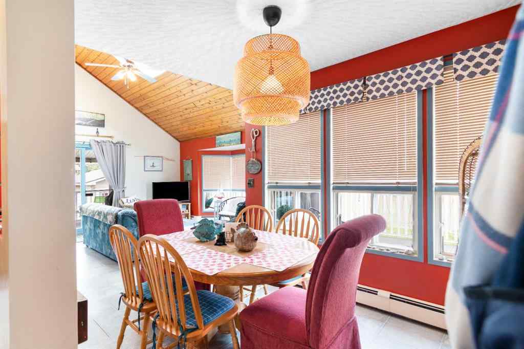 MLS® A2265675 - 5014 43 Street  in Cottage Area Sylvan Lake, Residential