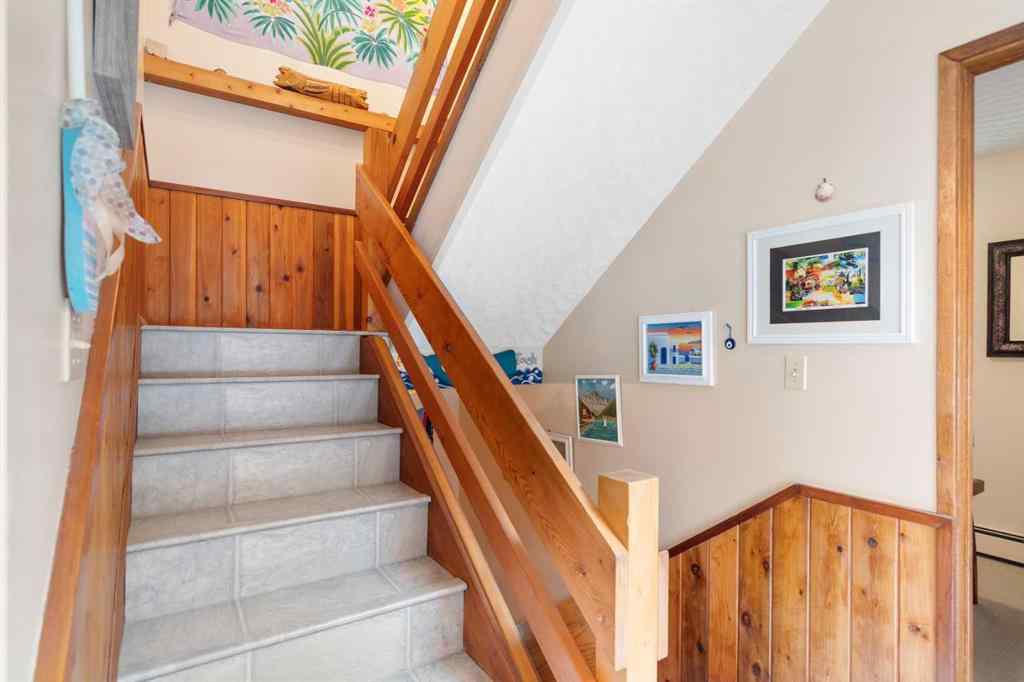 MLS® A2265675 - 5014 43 Street  in Cottage Area Sylvan Lake, Residential