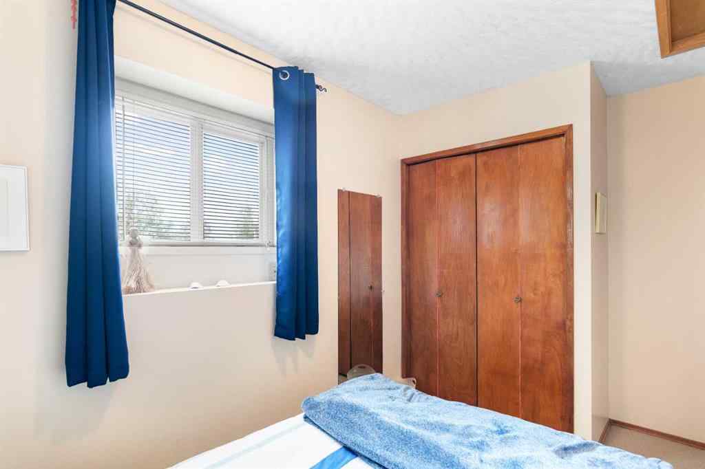 MLS® A2265675 - 5014 43 Street  in Cottage Area Sylvan Lake, Residential