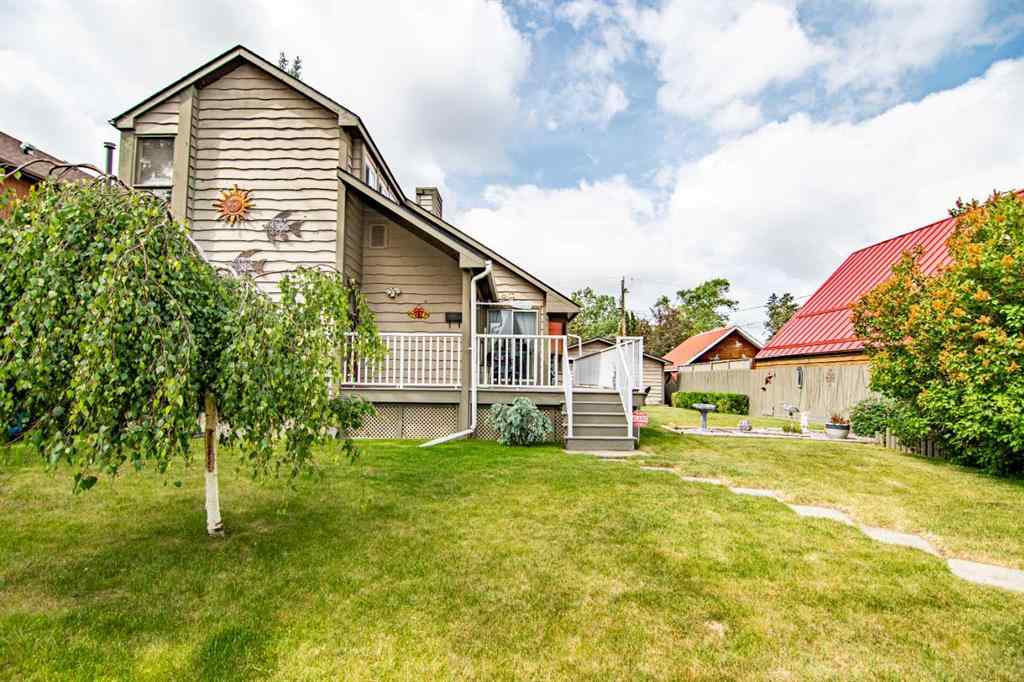 MLS® A2265675 - 5014 43 Street  in Cottage Area Sylvan Lake, Residential