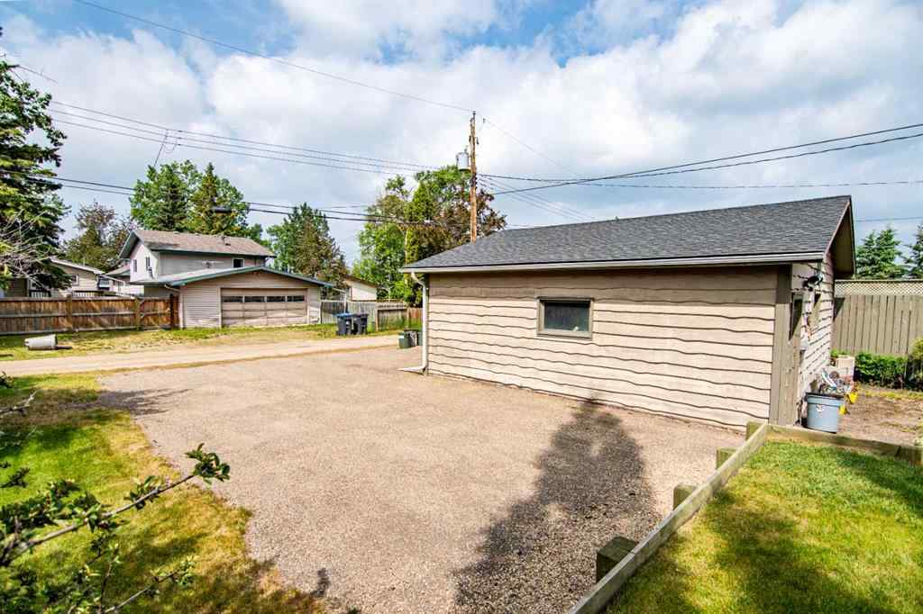 MLS® A2265675 - 5014 43 Street  in Cottage Area Sylvan Lake, Residential