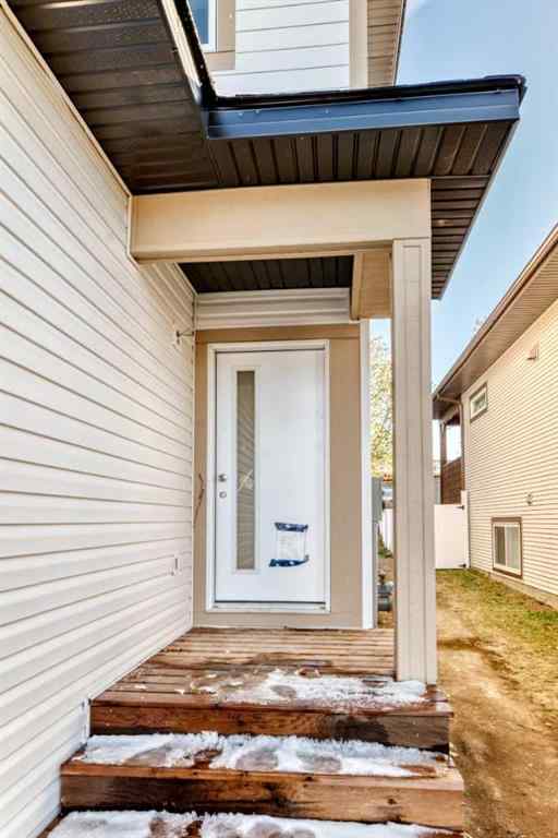 MLS® A2265678 - 5821 Maple Cres   in Hazelwood Estates Innisfail, Residential