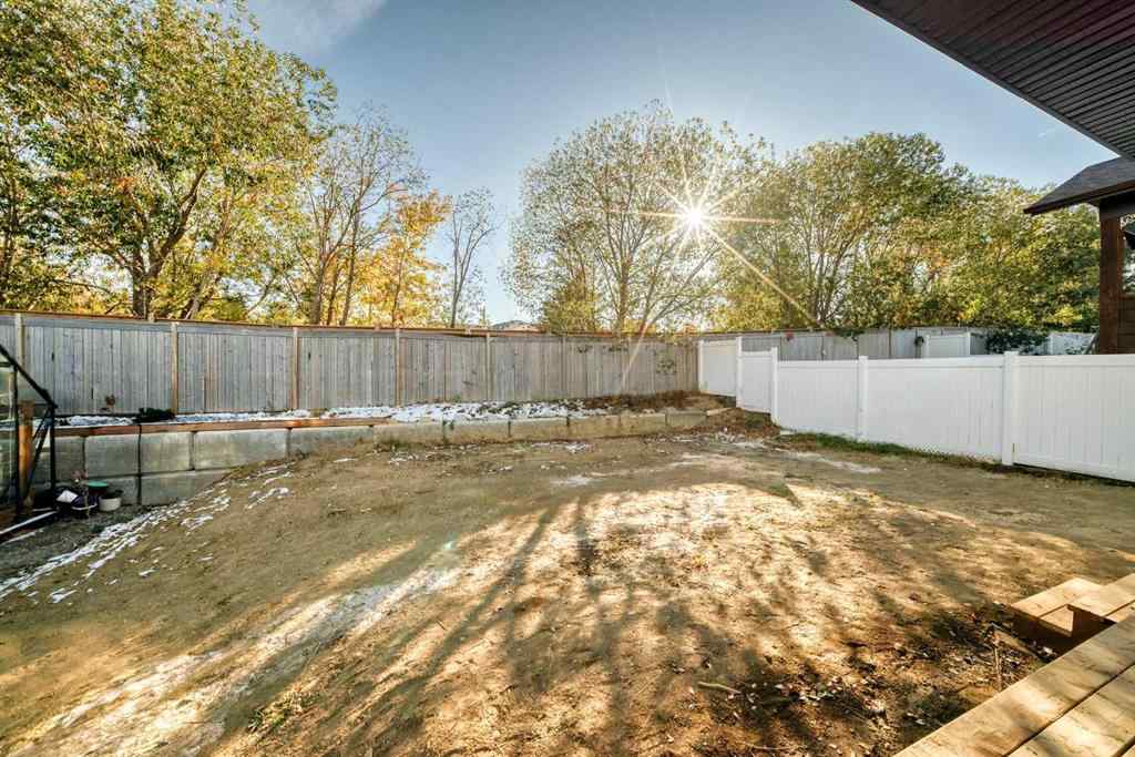 MLS® A2265678 - 5821 Maple Cres   in Hazelwood Estates Innisfail, Residential