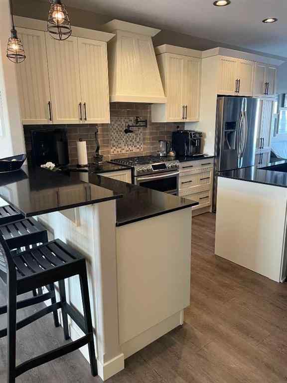 MLS® A2265680 - Unit #124 5210 Lakeshore Drive  in Downtown Sylvan Lake, Residential