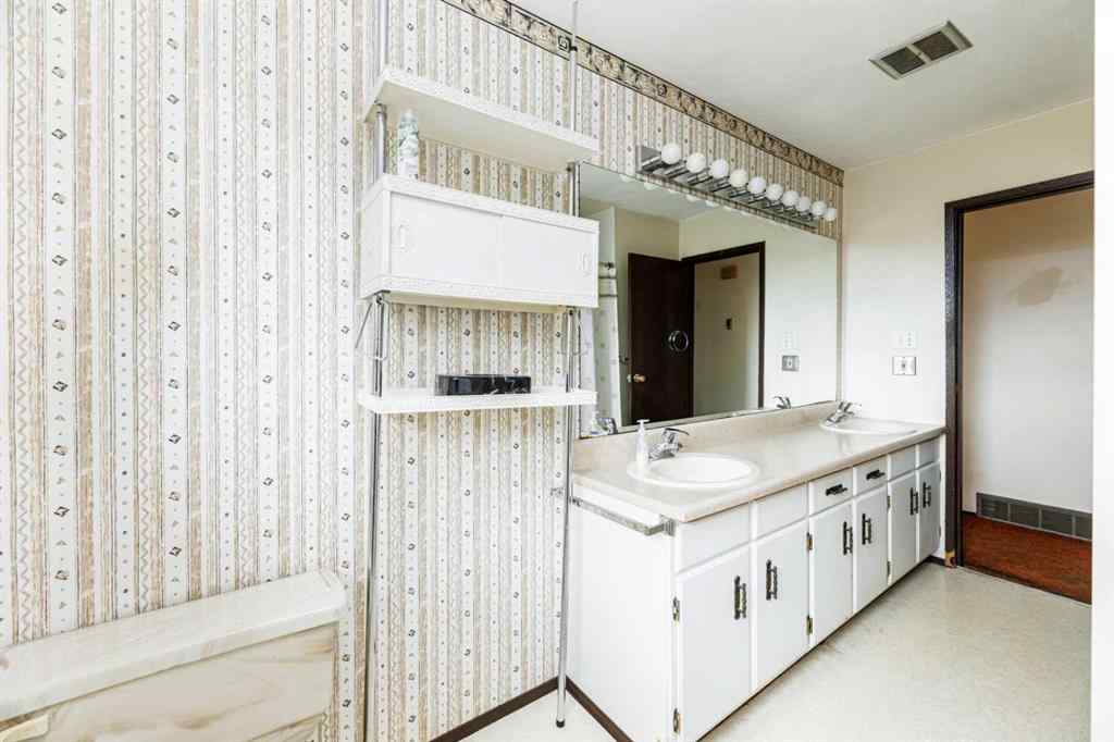 MLS® A2265687 - 5021 48 Avenue  in NONE Rimbey, Residential