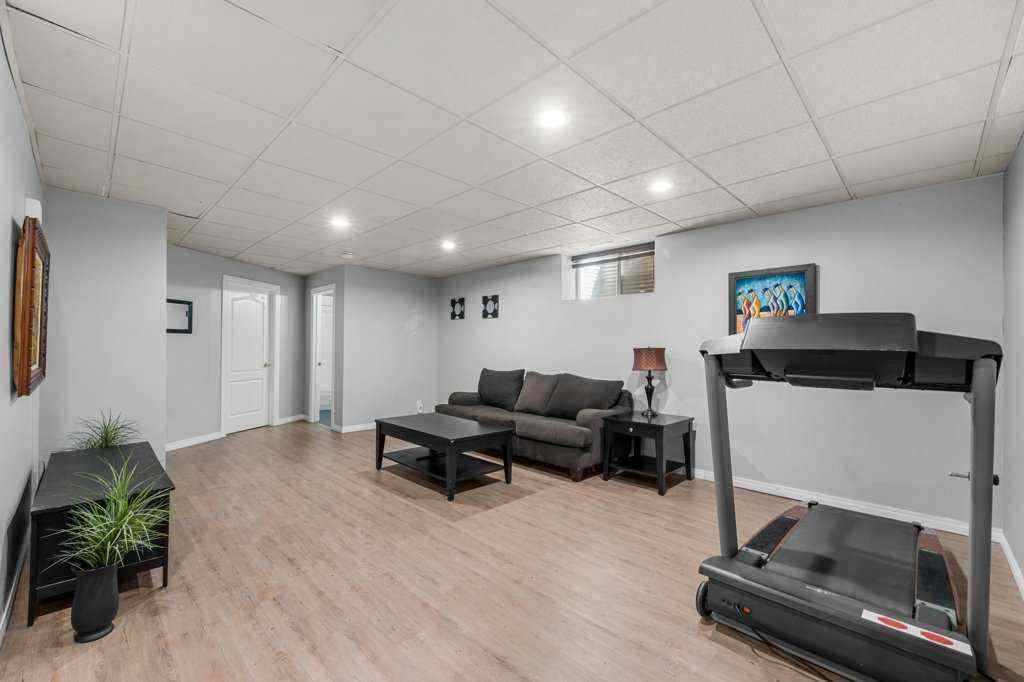 MLS® A2265690 - 615 10 Avenue NE in Renfrew Calgary, Residential