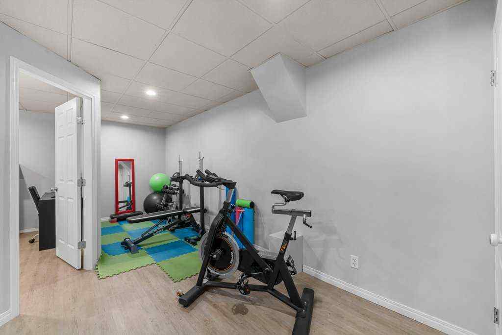 MLS® A2265690 - 615 10 Avenue NE in Renfrew Calgary, Residential