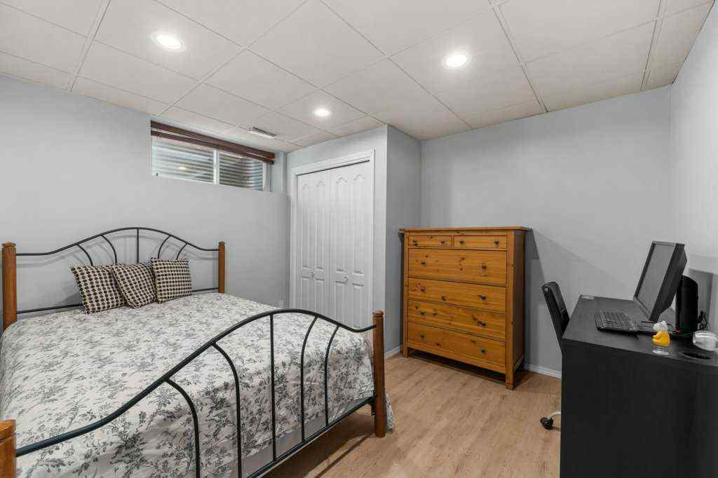 MLS® A2265690 - 615 10 Avenue NE in Renfrew Calgary, Residential