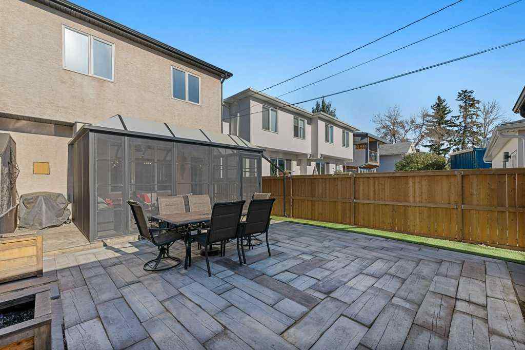 MLS® A2265690 - 615 10 Avenue NE in Renfrew Calgary, Residential