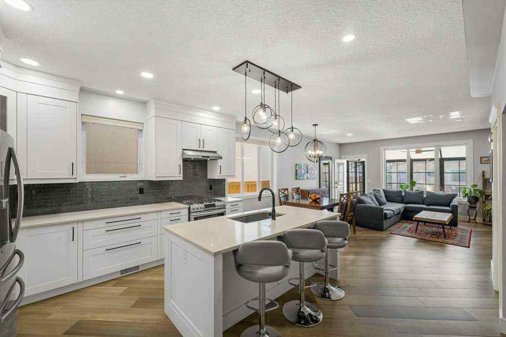 MLS® A2265690 - 615 10 Avenue NE in Renfrew Calgary, Residential