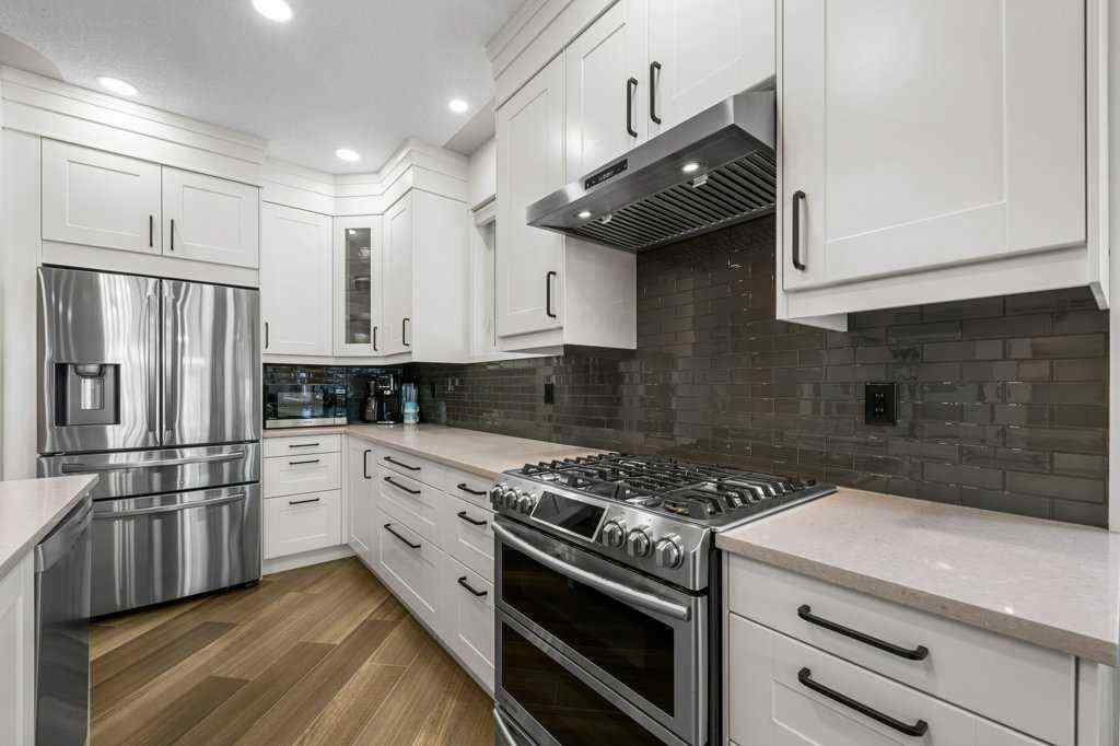 MLS® A2265690 - 615 10 Avenue NE in Renfrew Calgary, Residential