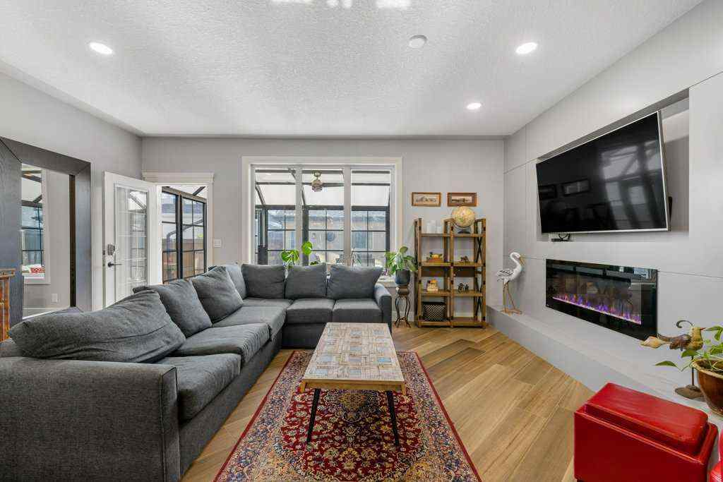 MLS® A2265690 - 615 10 Avenue NE in Renfrew Calgary, Residential