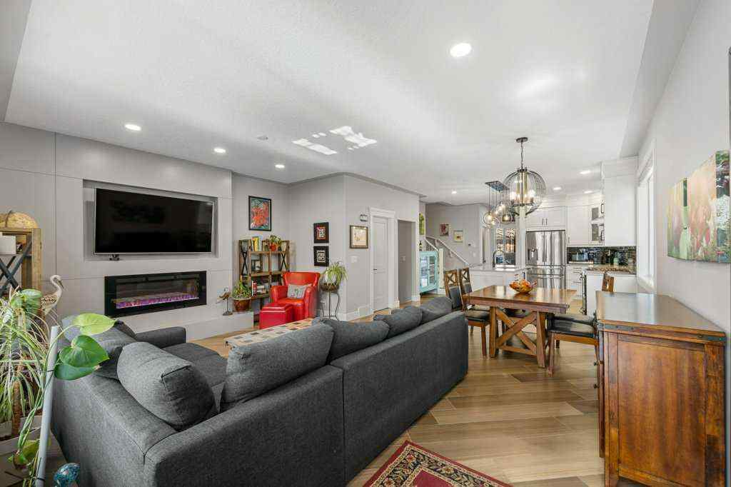 MLS® A2265690 - 615 10 Avenue NE in Renfrew Calgary, Residential