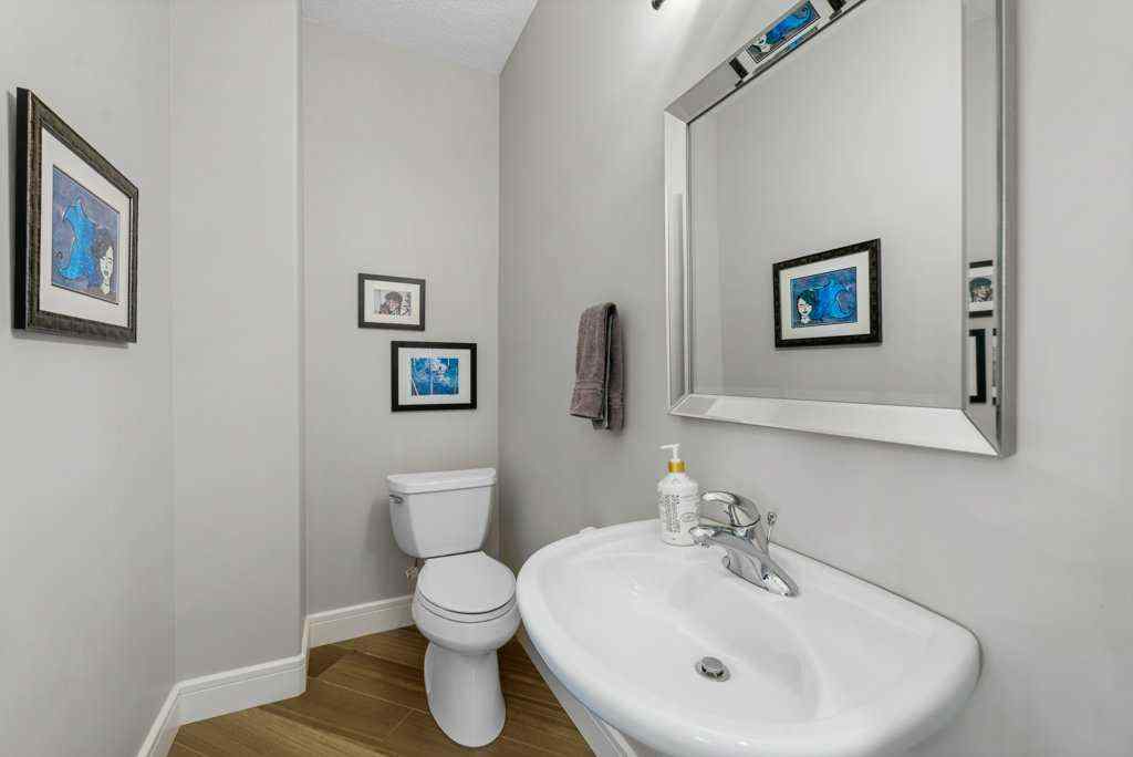 MLS® A2265690 - 615 10 Avenue NE in Renfrew Calgary, Residential