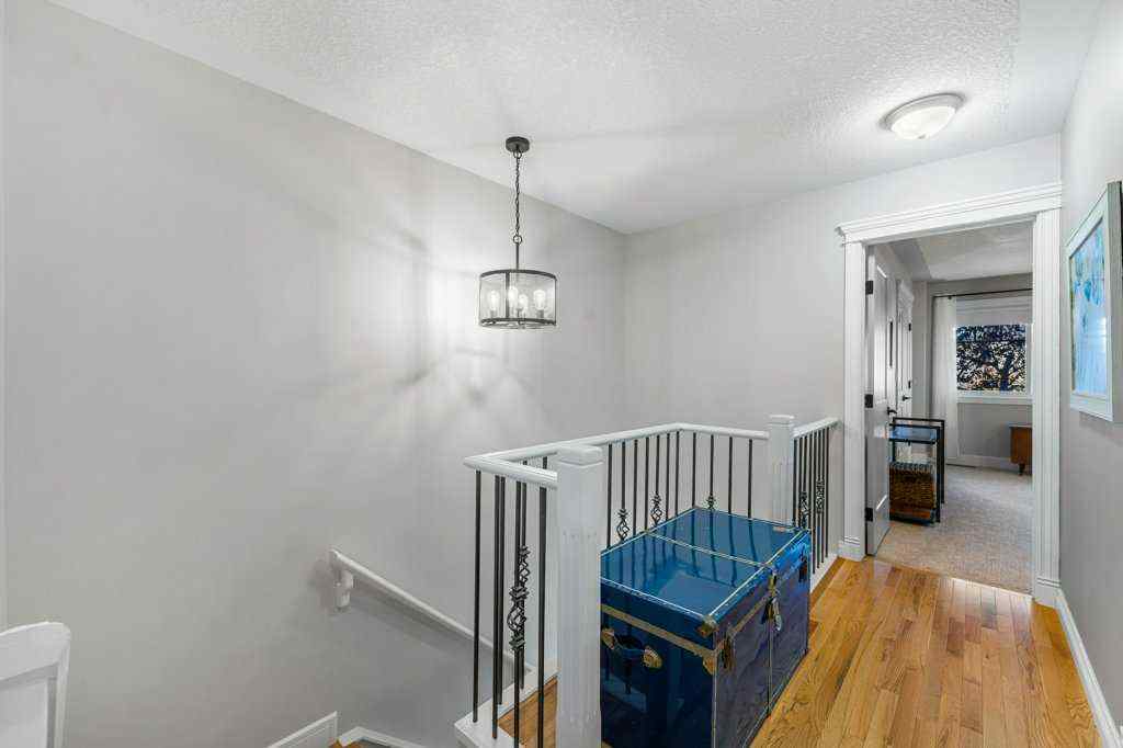 MLS® A2265690 - 615 10 Avenue NE in Renfrew Calgary, Residential