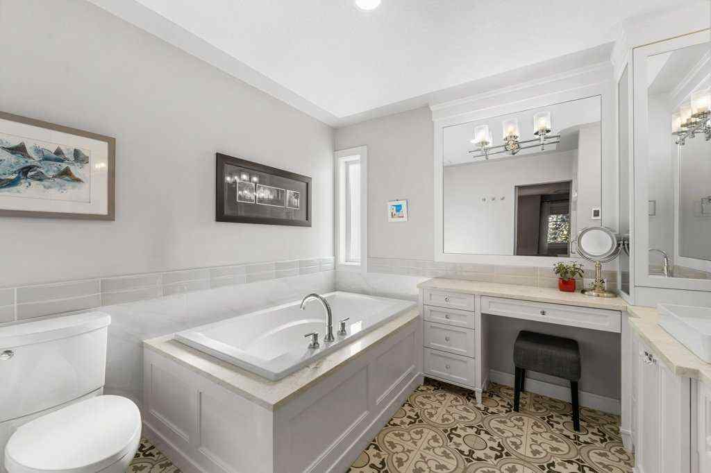 MLS® A2265690 - 615 10 Avenue NE in Renfrew Calgary, Residential