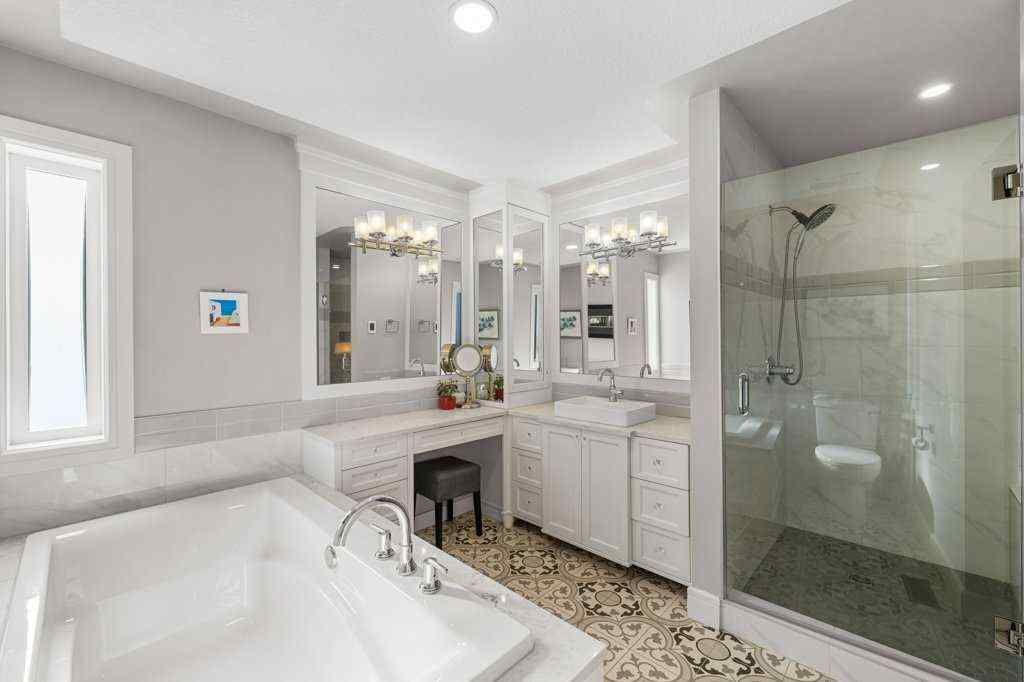 MLS® A2265690 - 615 10 Avenue NE in Renfrew Calgary, Residential