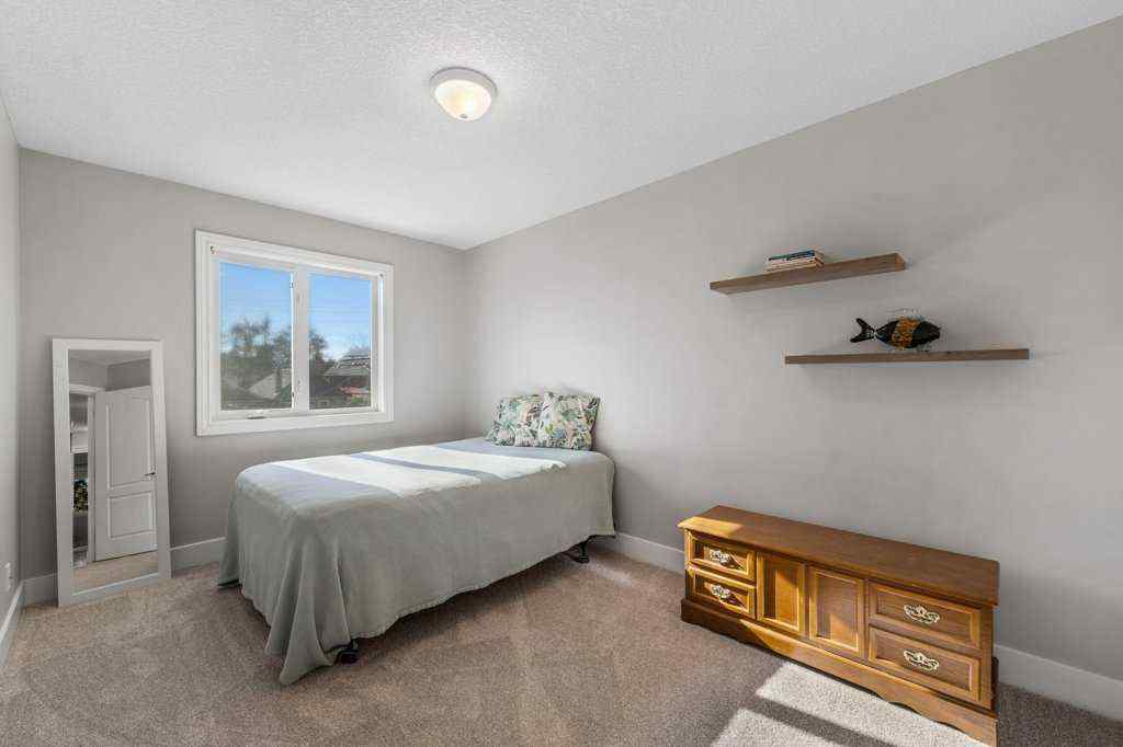 MLS® A2265690 - 615 10 Avenue NE in Renfrew Calgary, Residential