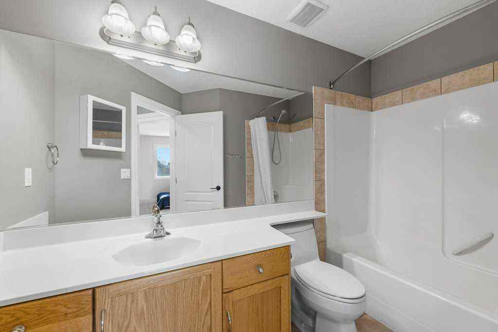 MLS® A2265690 - 615 10 Avenue NE in Renfrew Calgary, Residential