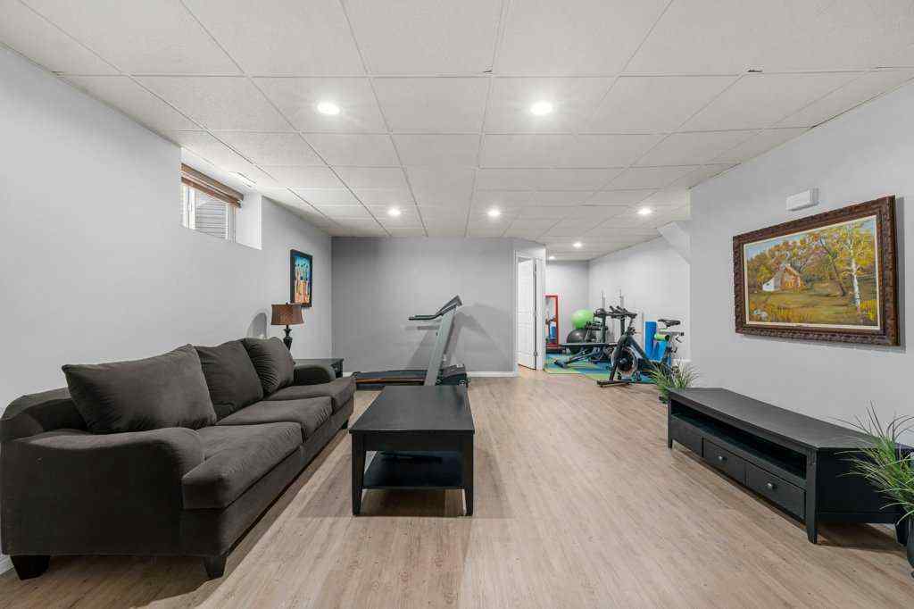 MLS® A2265690 - 615 10 Avenue NE in Renfrew Calgary, Residential