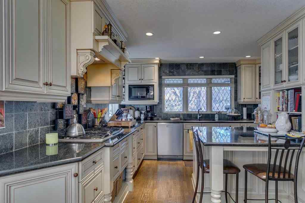 MLS® A2265694 - 1302 Frontenac Avenue SW in Upper Mount Royal Calgary, Residential