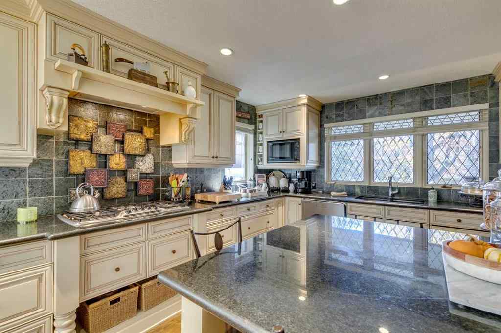 MLS® A2265694 - 1302 Frontenac Avenue SW in Upper Mount Royal Calgary, Residential