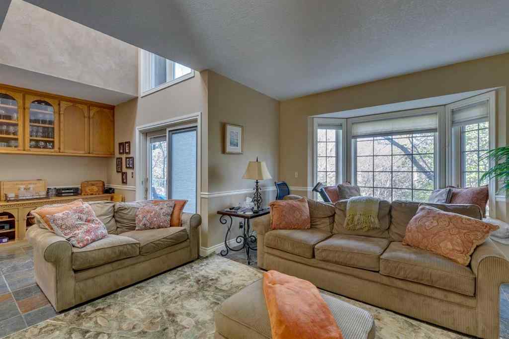 MLS® A2265694 - 1302 Frontenac Avenue SW in Upper Mount Royal Calgary, Residential