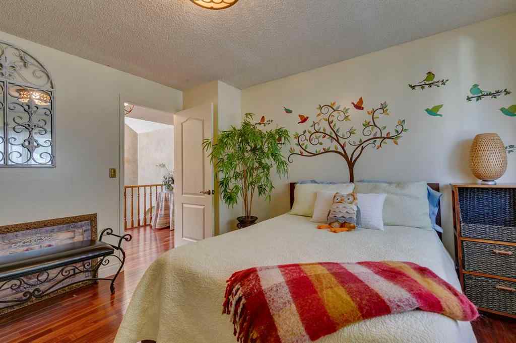 MLS® A2265694 - 1302 Frontenac Avenue SW in Upper Mount Royal Calgary, Residential