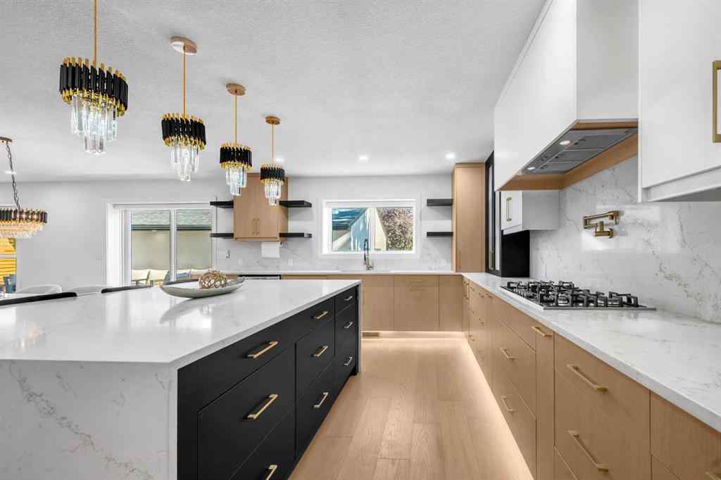 MLS® A2265706 - 4239 Vauxhall Crescent NW in Varsity Calgary, Residential