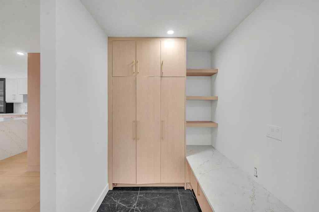 MLS® A2265706 - 4239 Vauxhall Crescent NW in Varsity Calgary, Residential