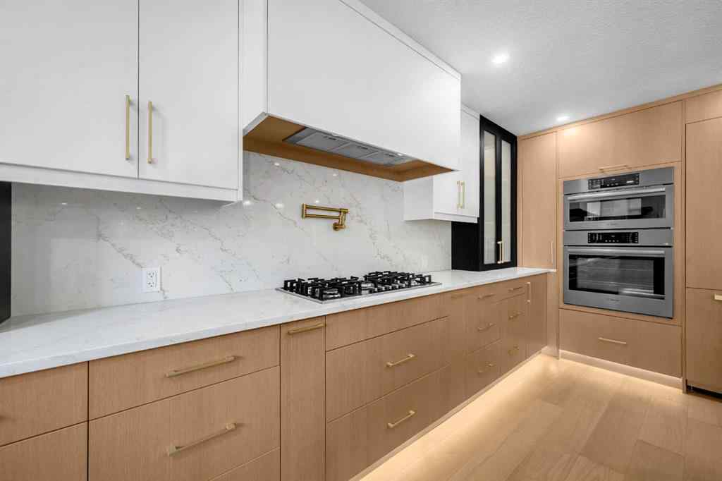 MLS® A2265706 - 4239 Vauxhall Crescent NW in Varsity Calgary, Residential