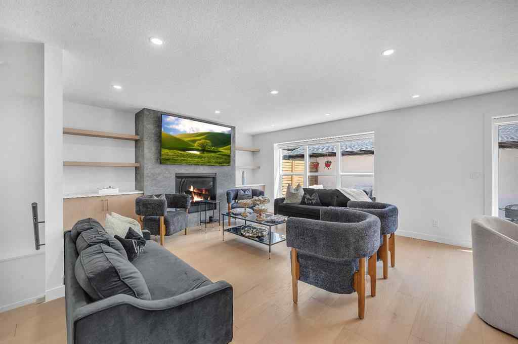 MLS® A2265706 - 4239 Vauxhall Crescent NW in Varsity Calgary, Residential