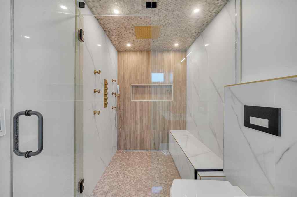 MLS® A2265706 - 4239 Vauxhall Crescent NW in Varsity Calgary, Residential