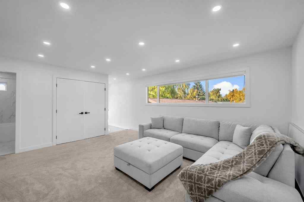 MLS® A2265706 - 4239 Vauxhall Crescent NW in Varsity Calgary, Residential