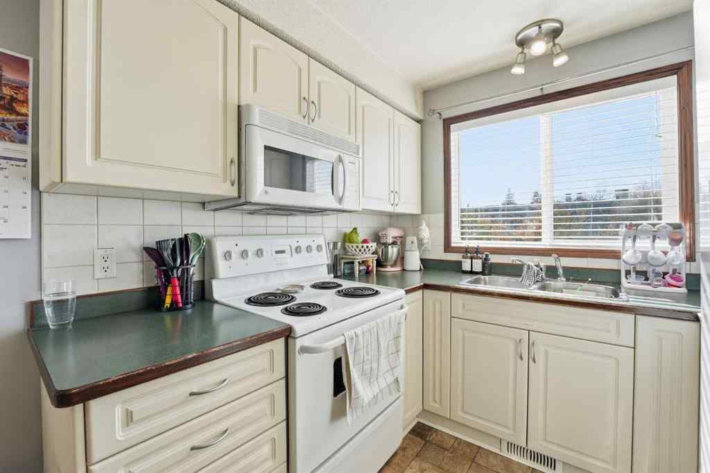 MLS® A2265721 - Unit #18 1 Fir Street  in Fairview Red Deer, Residential