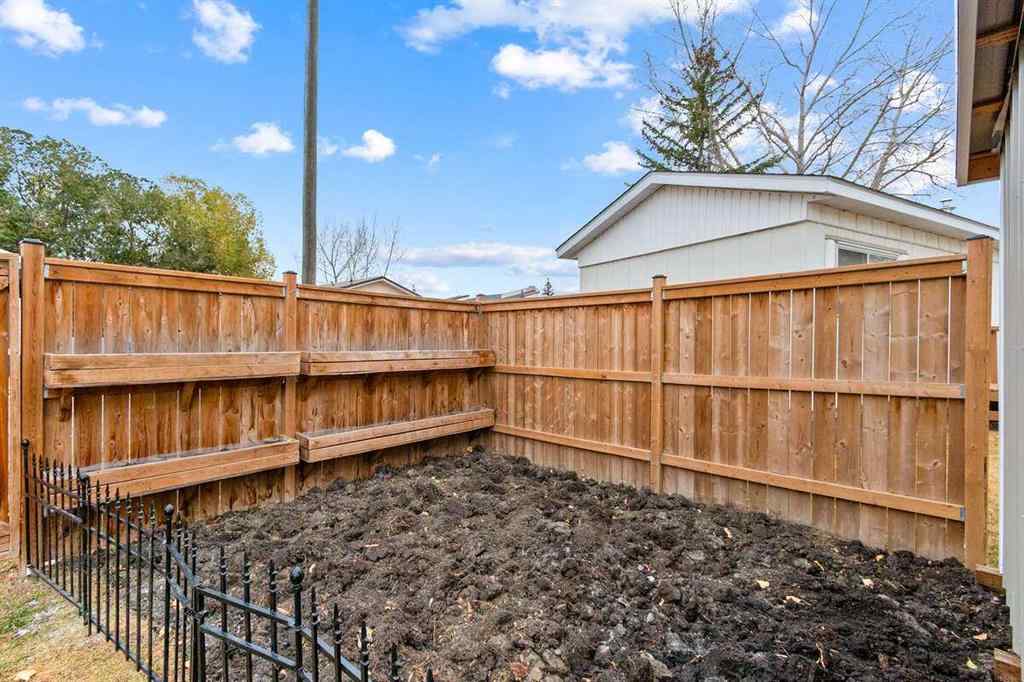 MLS® A2265726 - 5800 46 Street  in NONE Olds, Mobile