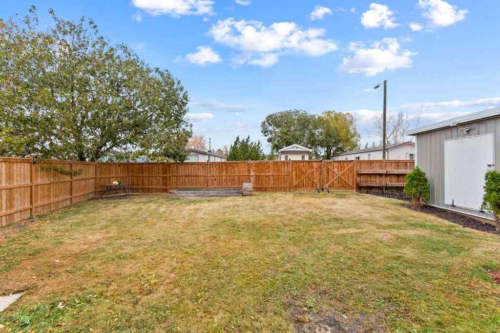 MLS® A2265726 - 5800 46 Street  in NONE Olds, Mobile