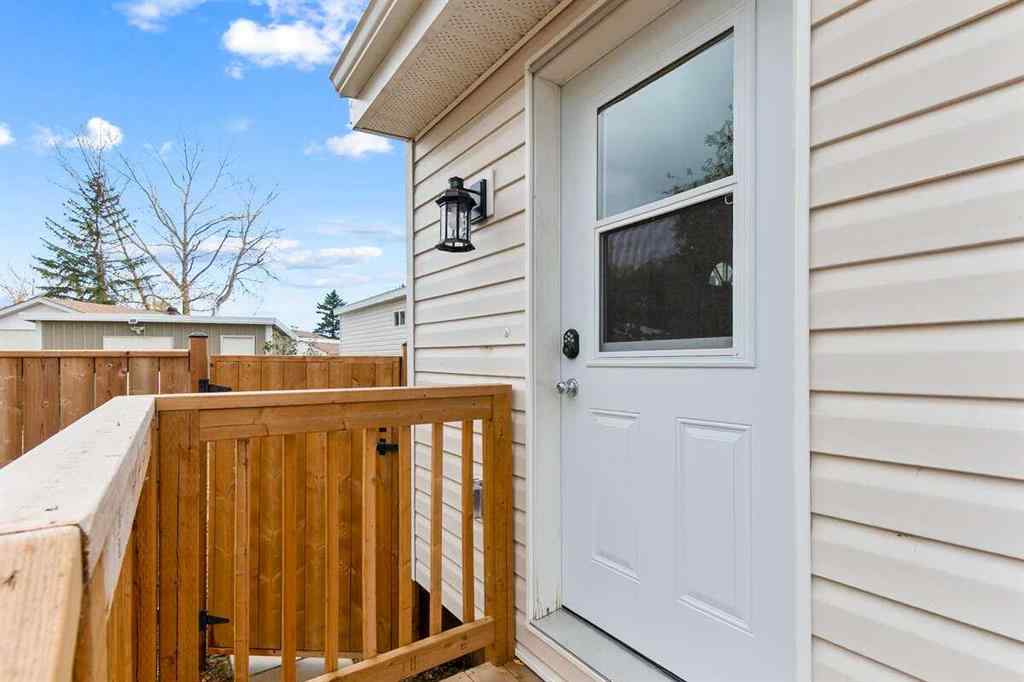 MLS® A2265726 - 5800 46 Street  in NONE Olds, Mobile