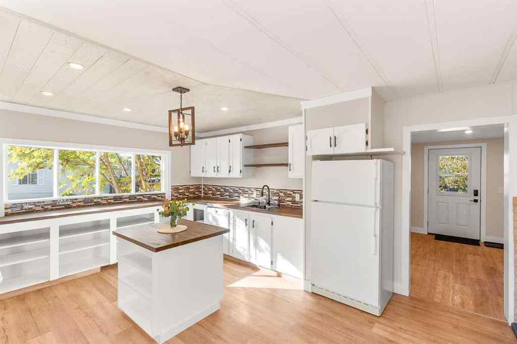 MLS® A2265726 - 5800 46 Street  in NONE Olds, Mobile