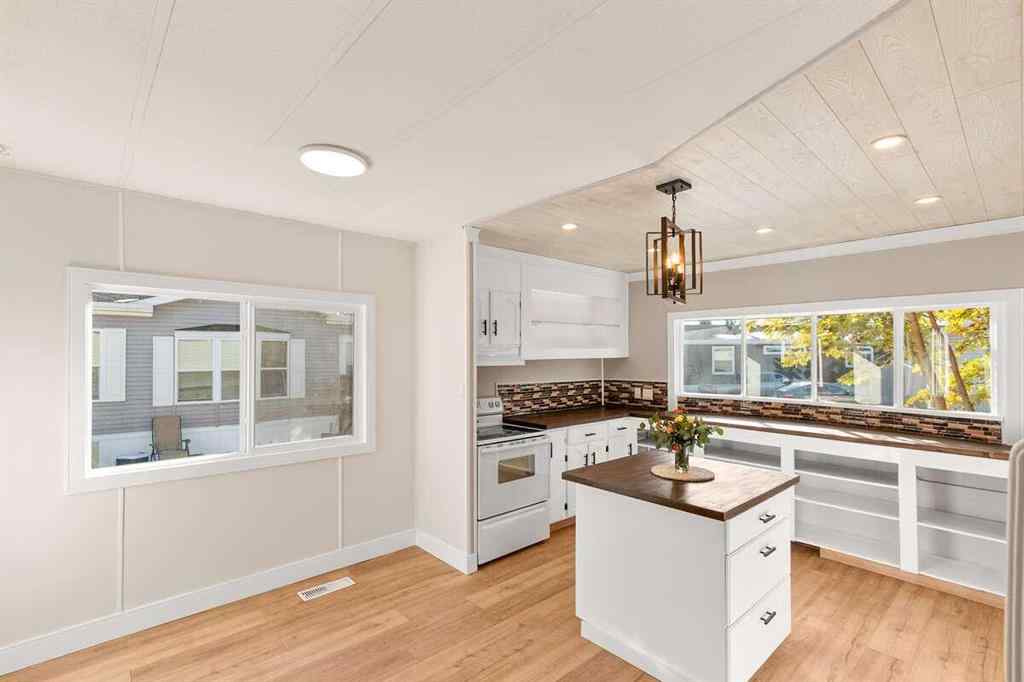 MLS® A2265726 - 5800 46 Street  in NONE Olds, Mobile