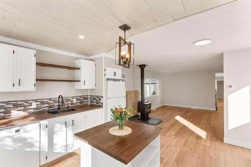 MLS® A2265726 - 5800 46 Street  in NONE Olds, Mobile