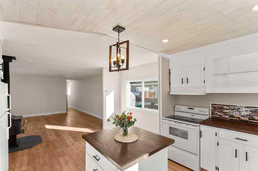 MLS® A2265726 - 5800 46 Street  in NONE Olds, Mobile