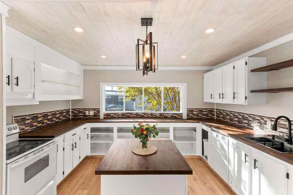 MLS® A2265726 - 5800 46 Street  in NONE Olds, Mobile